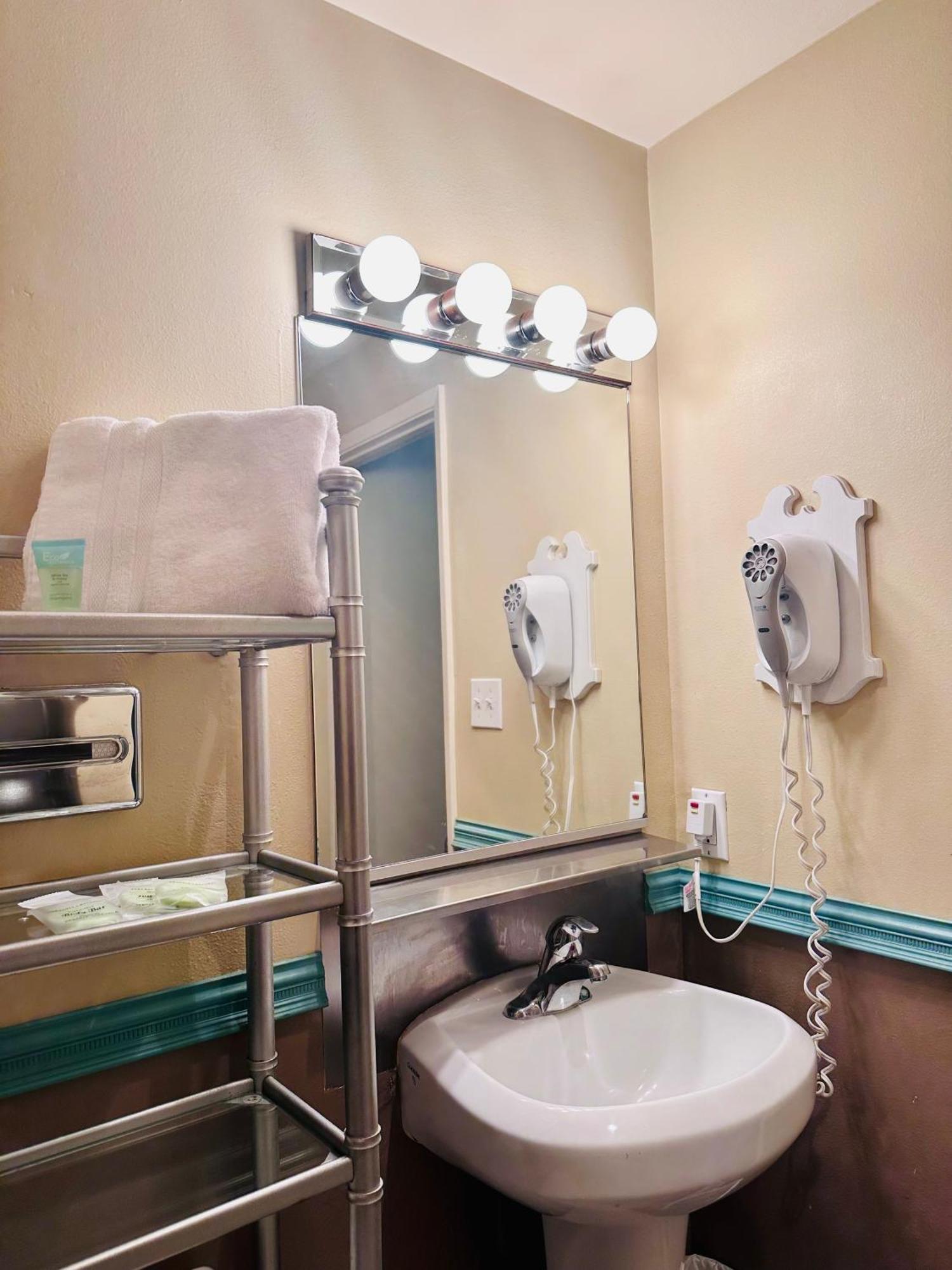 Foghorn Harbor Inn Marina del Rey Εξωτερικό φωτογραφία